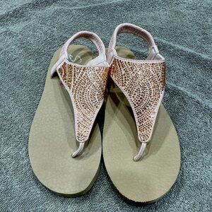 Sketchers pink yoga foam sandals women’s size 7